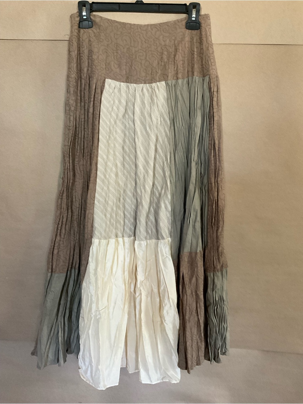 D Studio. Boho Tiered Patchwork Maxi Skirt in Taupe, Cream, and Gray. Size 4 - Picture 5 of 10